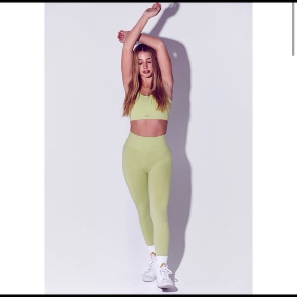 Madelyn Cline x Set Active Workout Set - Picture 2 of 5